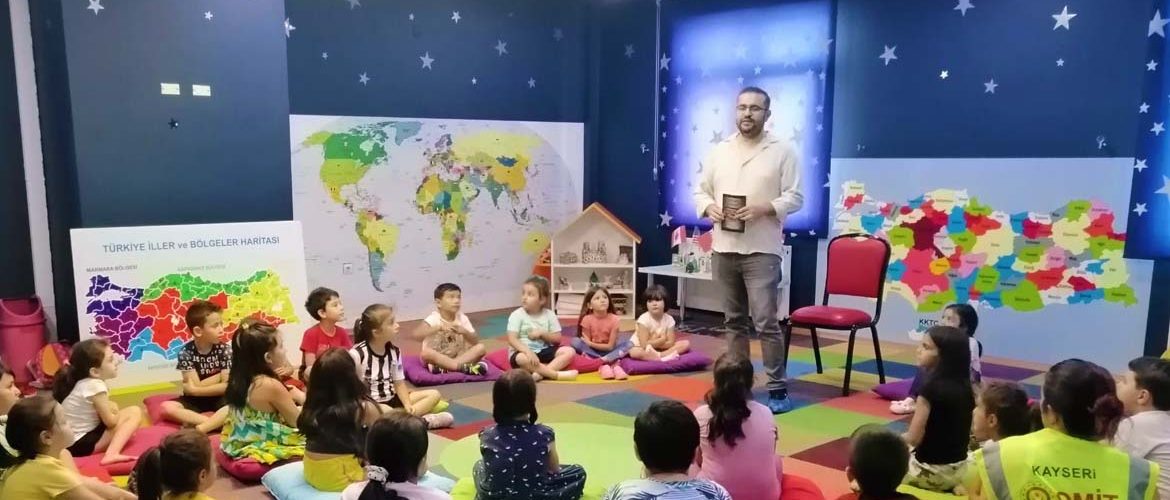 Engin Yapar’la Fabllarla Atasözlerimiz “Doğru Söyleyeni Dokuz Köyden Kovarlar” İmza Günü ve Söyleşi